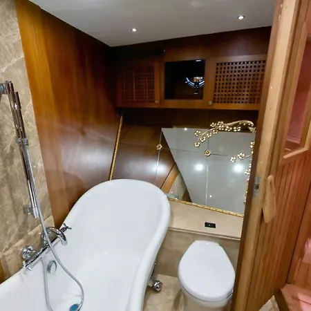 Úszó hotel Angelo Bianco *