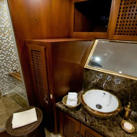 Úszó hotel Angelo Bianco