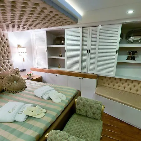 Angelo Bianco Úszó hotel *
